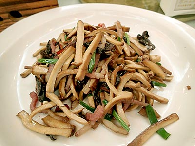 コウタケ（香茸）の炒めもの