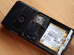 水没した携帯電話