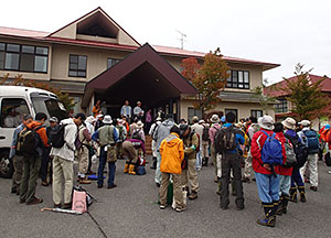 早朝、全員が集合