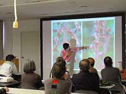 世界らん紀行講座の様子