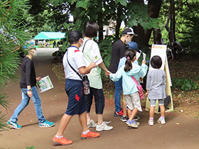 クイズラリーの様子